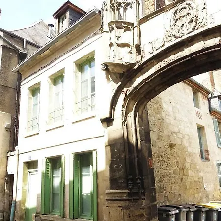 Medieval Cozy In شقة
